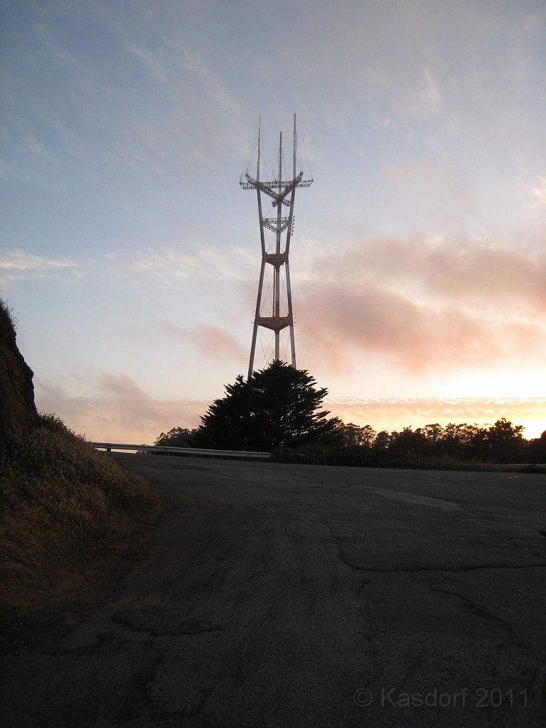 2011 Bay 2 Breakers Friday 1230.JPG - I was able to participate in the 100th annual running of the Bay to Breakers 12K race in San Francisco California. A weekend for sightseeing and racing.